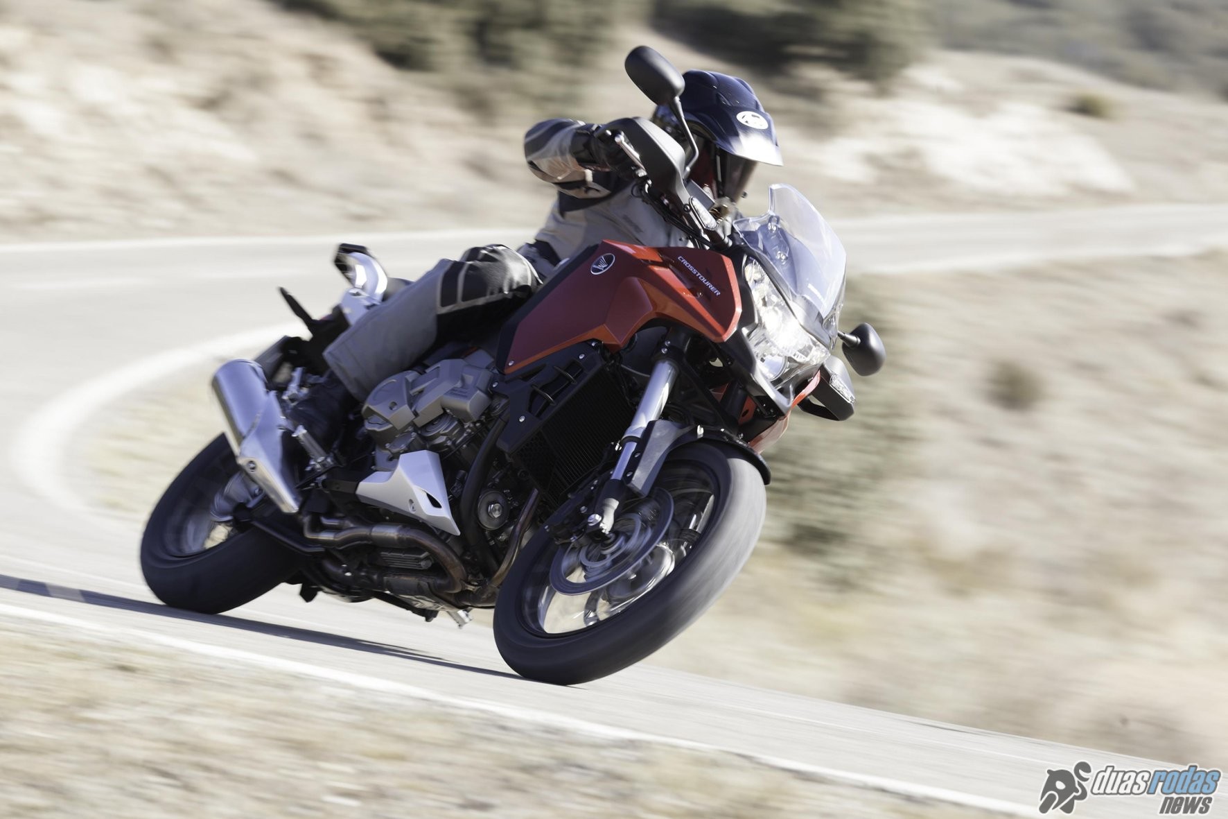 Honda VFR 1200X Crosstourer é mais uma grande opção para os motociclistas estradeiros