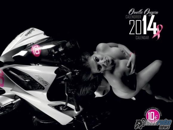 Piloto francesa Ornella Ongaro faz ensaio sensual com sua moto
