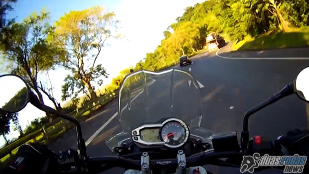 Um dia na vida de um piloto de testes de motos