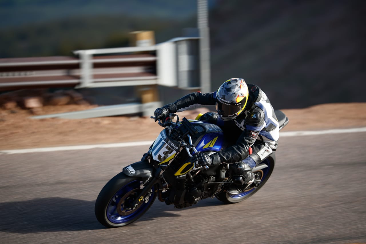 Rafael Paschoalin vence em Pikes Peak a bordo de sua Yamaha MT-07