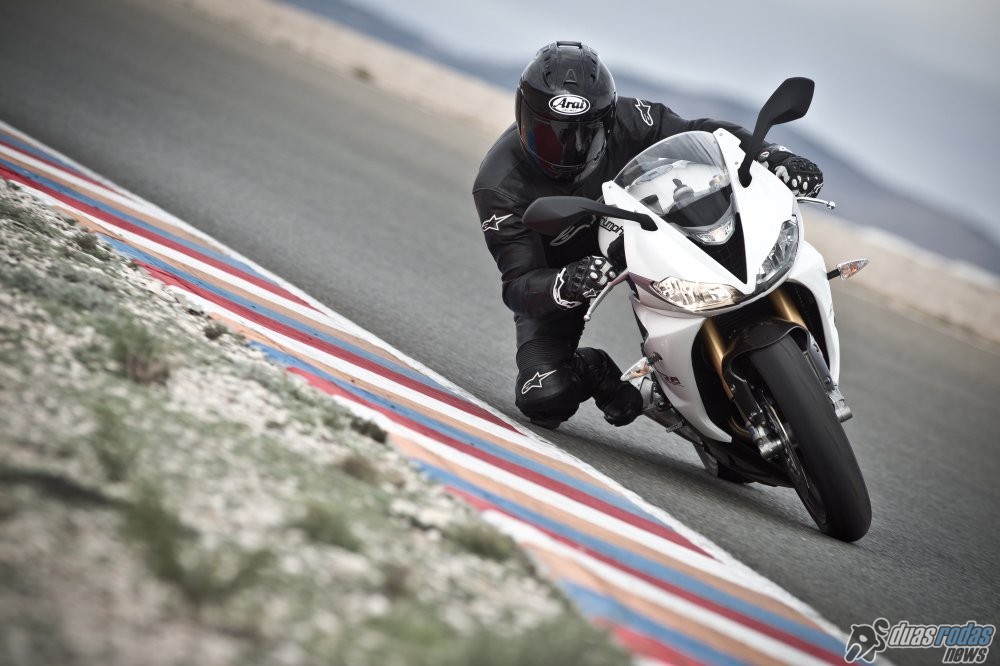 Apresentada no Salão de Milão a nova Triumph Daytona 675, que será vendida no Brasil em 2013