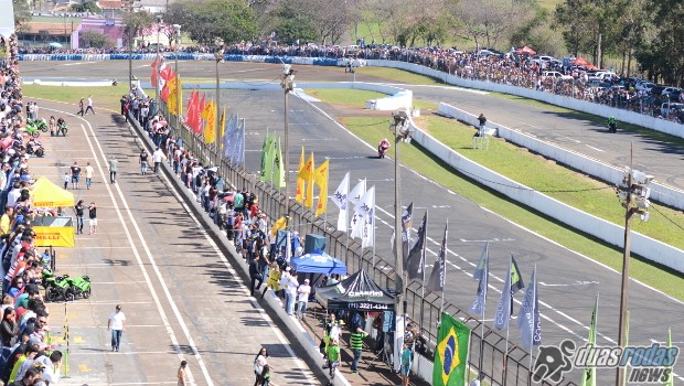 Faustino vence com facilidade na categoria principal do SuperBike Brasil