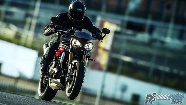 Triumph anuncia pré-venda da nova Speed Triple R no mercado brasileiro