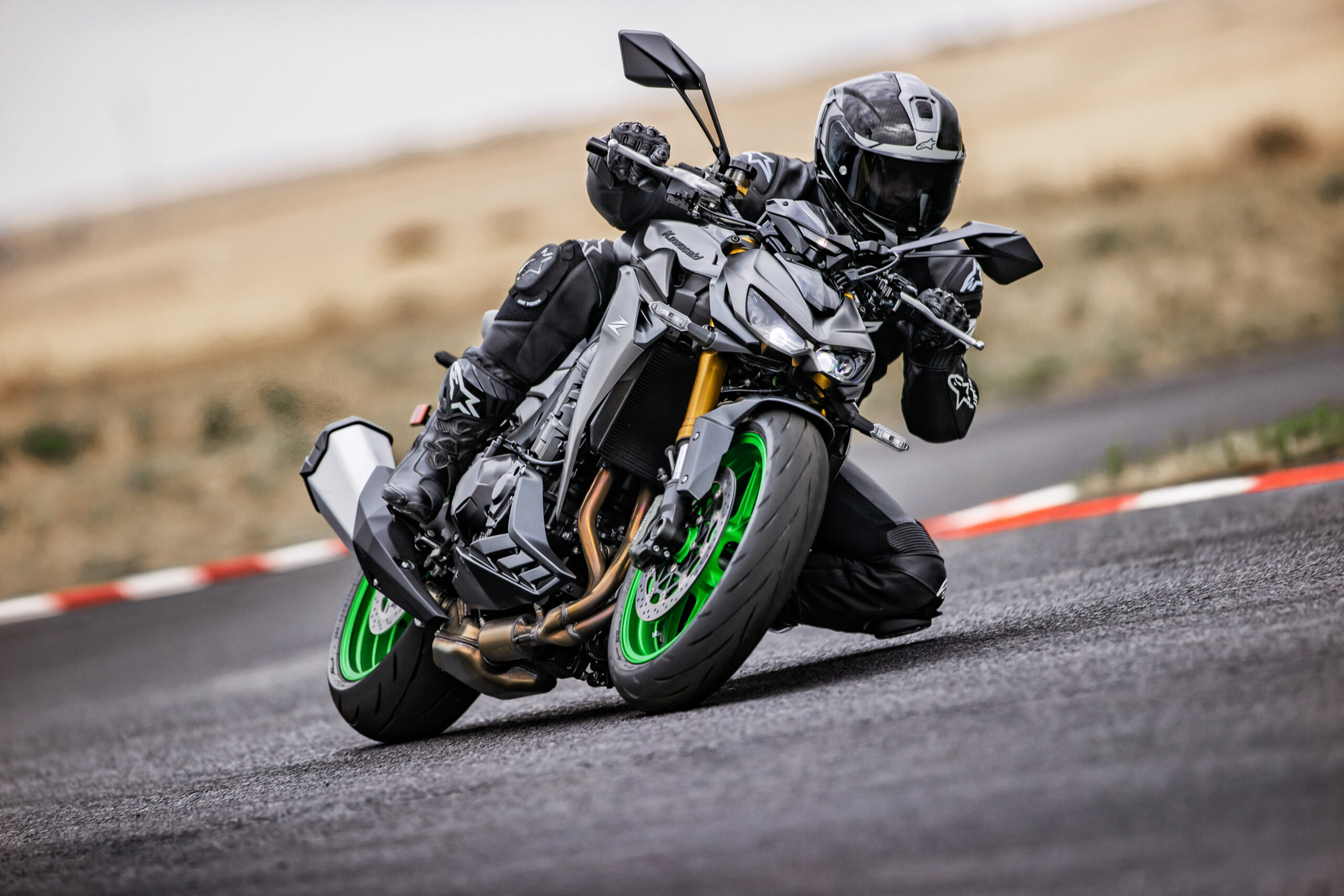 Kawasaki Z1100 é confirmada para o Brasil e assume o topo da linha Z aspirada