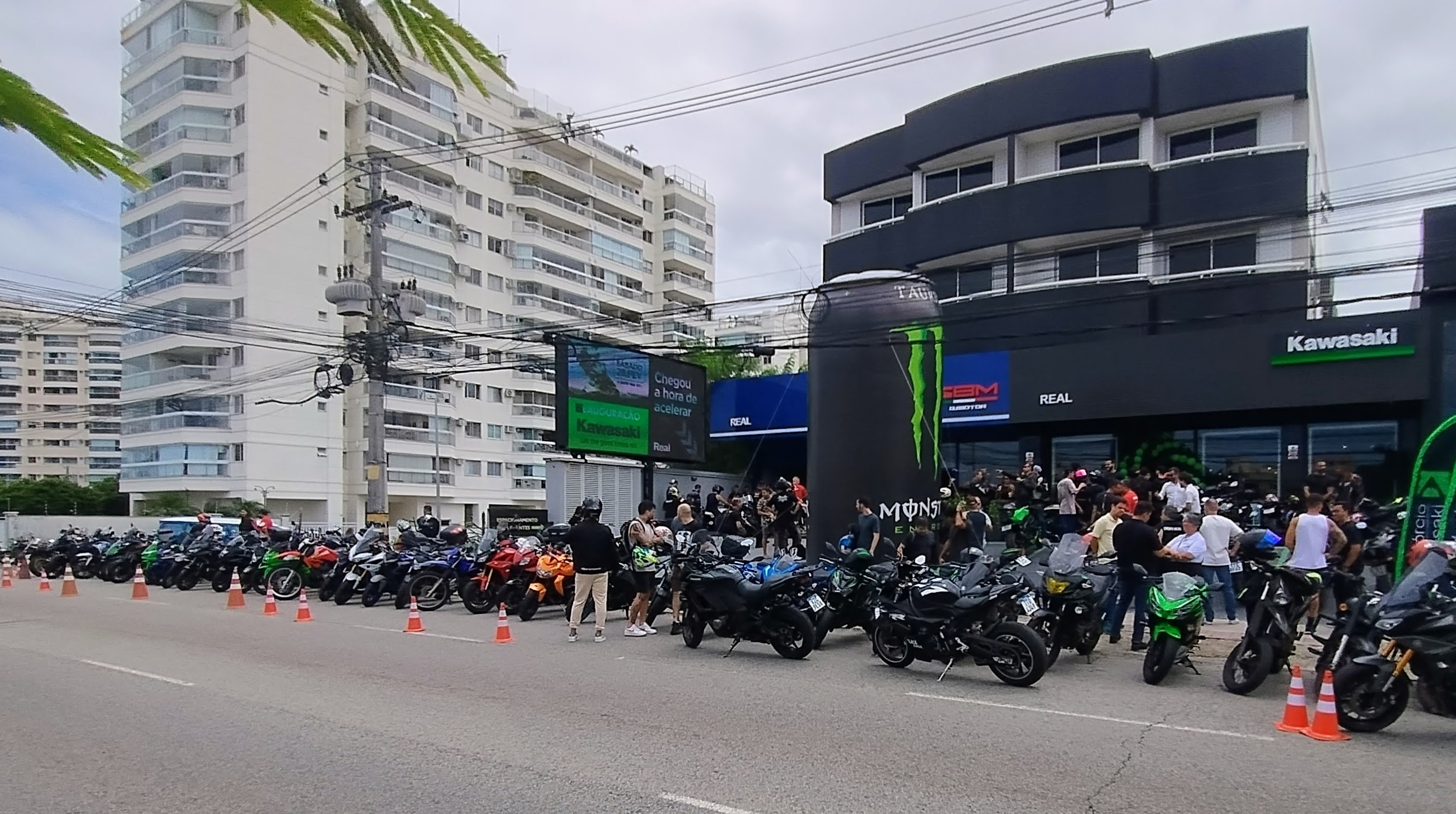 Nova concessionária Kawasaki no Recreio (RJ), reforçando expansão da marca no Brasil